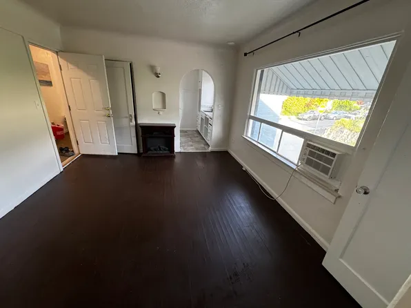 704 12th St #1, Bremerton, WA 98337