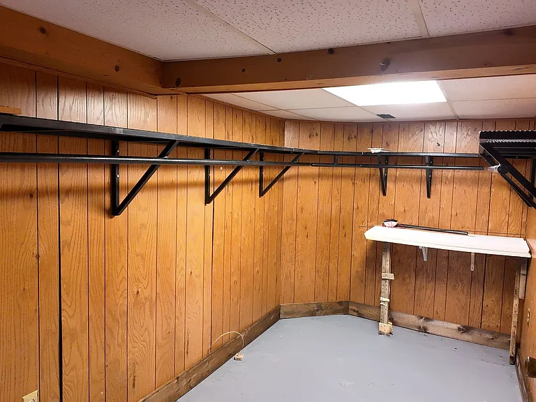 109 W High St — Photo 3