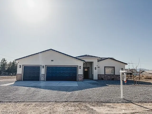 4 bed, 3.0 bath, 2242 sqft, $2,700 — Photo 4