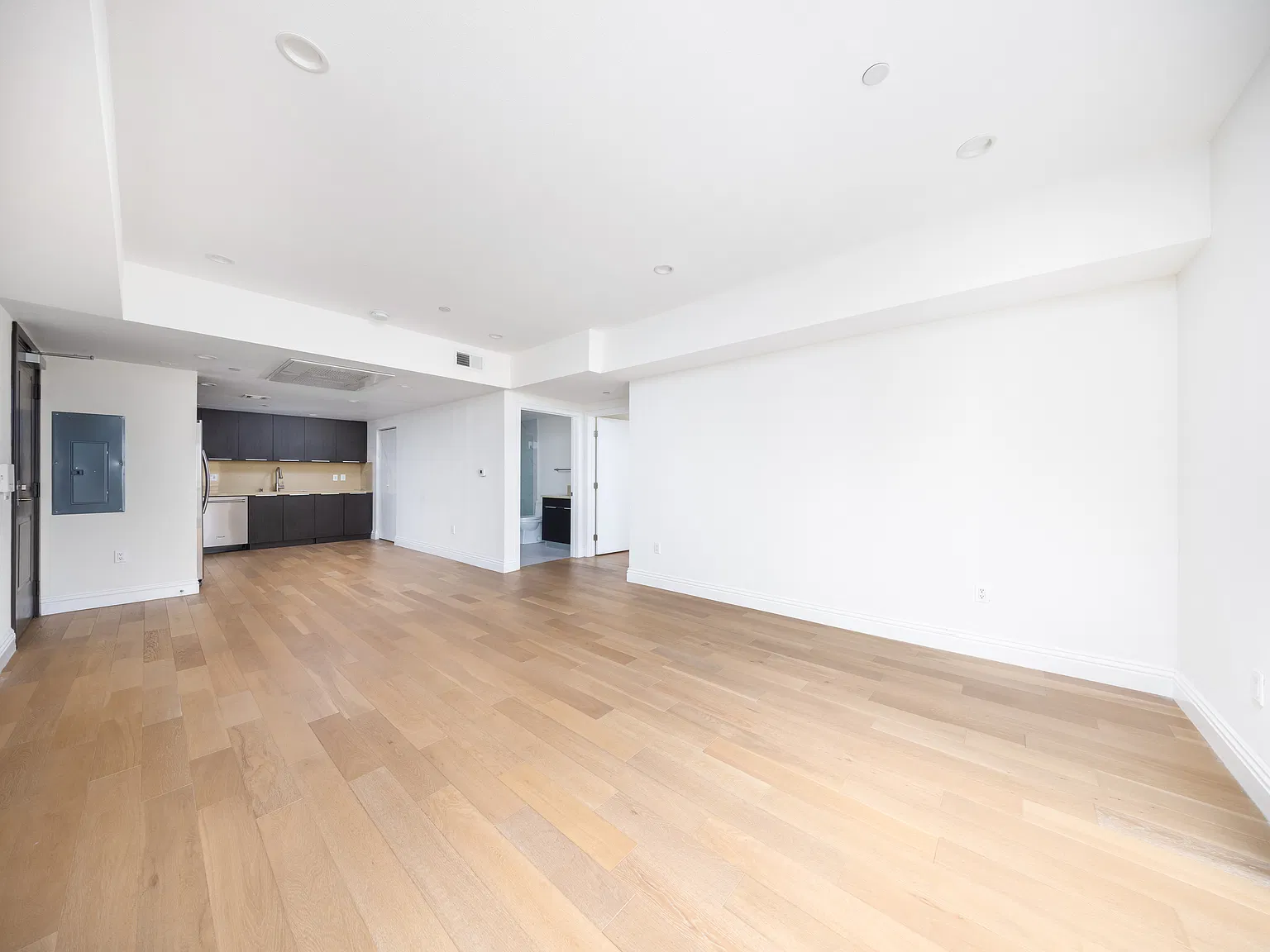 2939 Leeward Ave — Photo 3