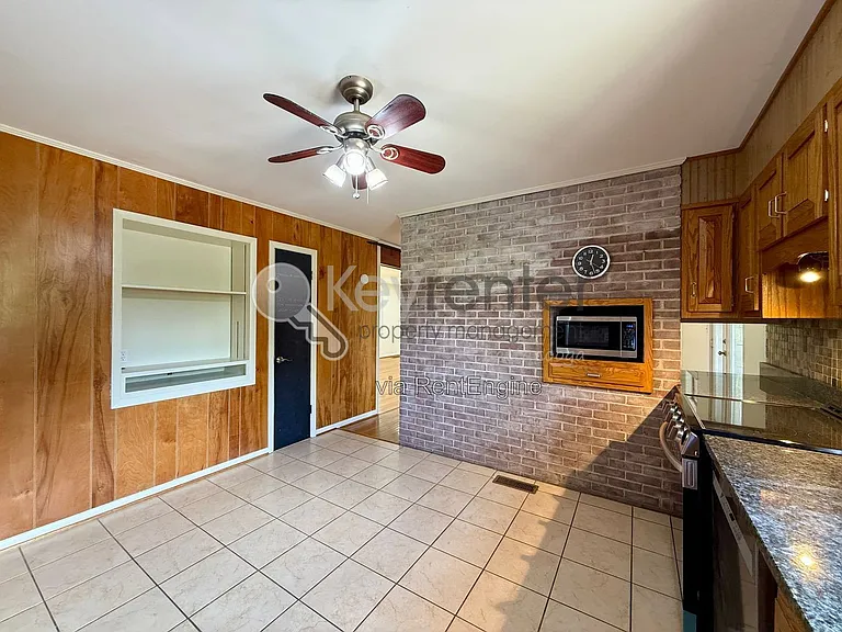 1406 Highland Way — Photo 9