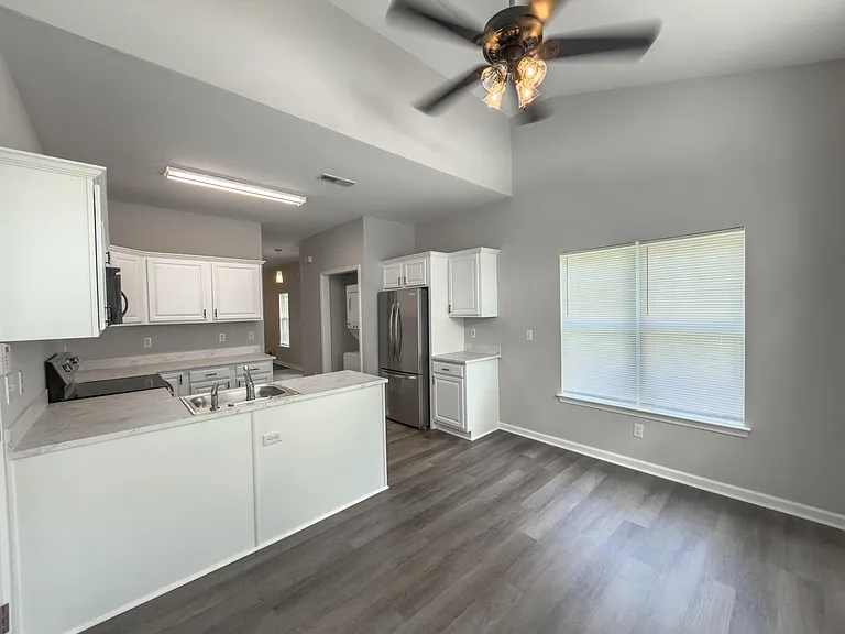 251 Grand Oaks Dr — Photo 8
