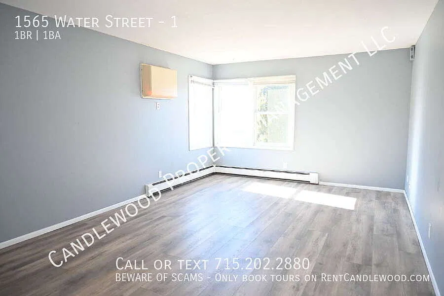 1 Bedroom Lower Available November 1st! — Photo 4