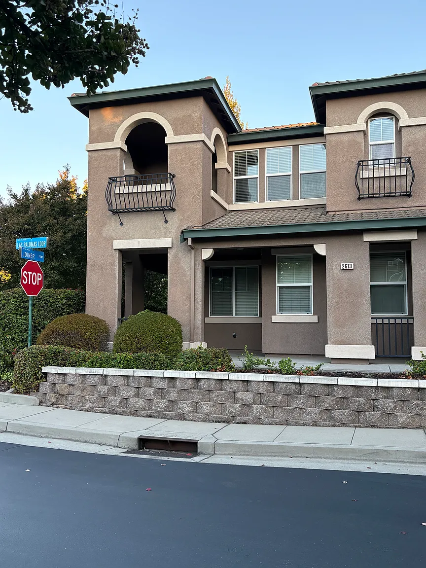 2613 Las Palomas Loop photo 1