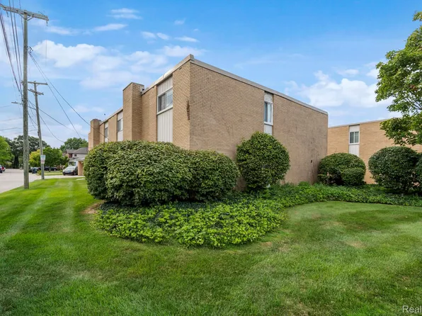 28111 Jefferson Ave Unit 8, Saint Clair Shores, MI 48081