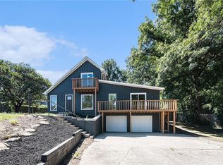 124 Johnson Rd, Liberty, MO 64068