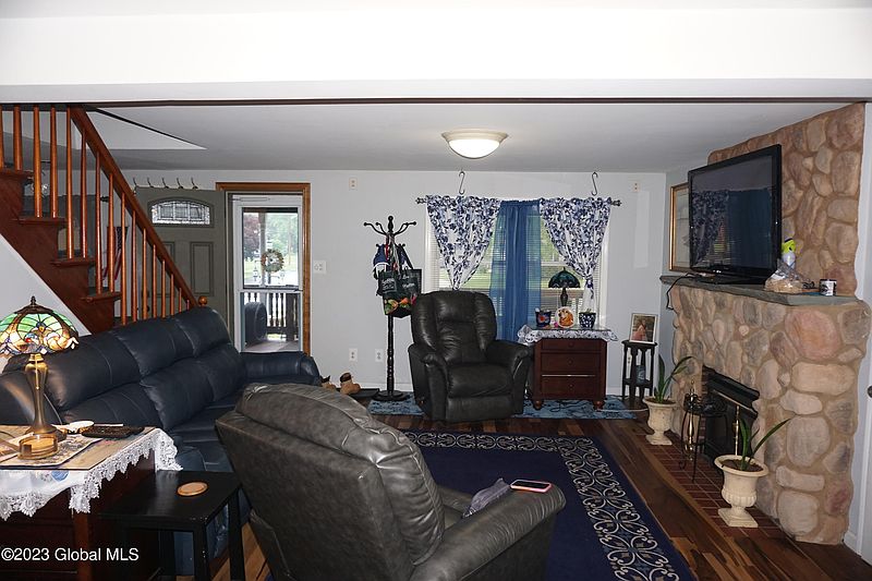 4th image of 60 Cross Street