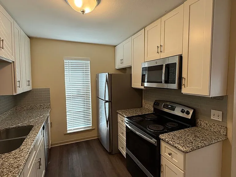 8181-8183 Jefferson Park Dr — Photo 16