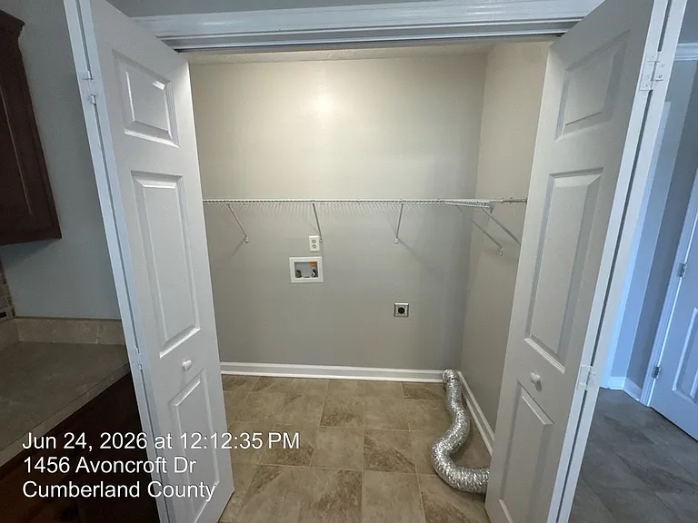 1456 Avoncroft Dr — Photo 12
