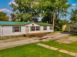 704 Burrell St, Carmi, IL 62821