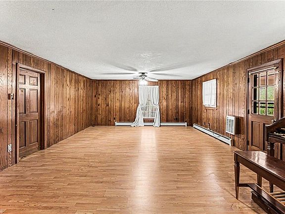 4th image of 1040 Beechwood Rd