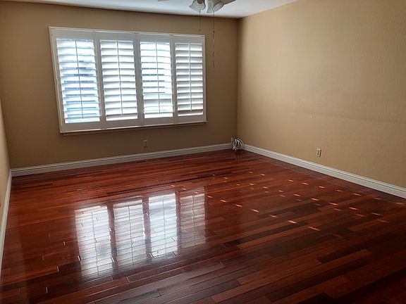 4th image of 2492 Balmoral St