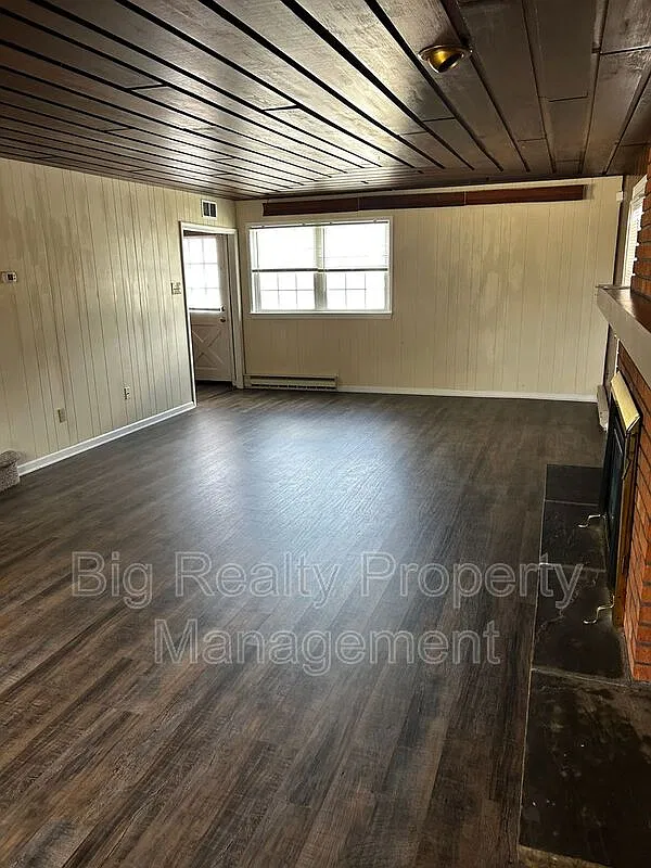 3 bed, 2.0 bath, $1,995 — Photo 3
