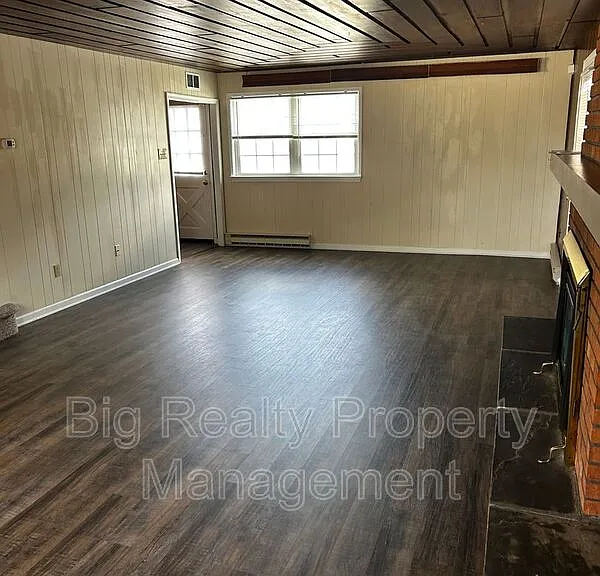 88 N Main St — Photo 3