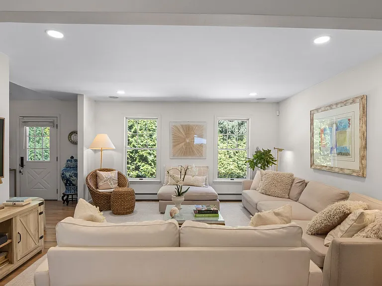 2421 Noyac Rd — Photo 12