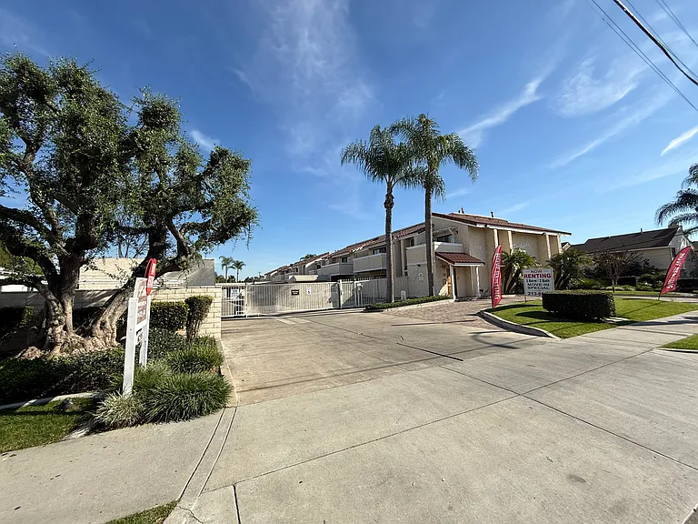 750 S Highland Ave #C — Photo 4