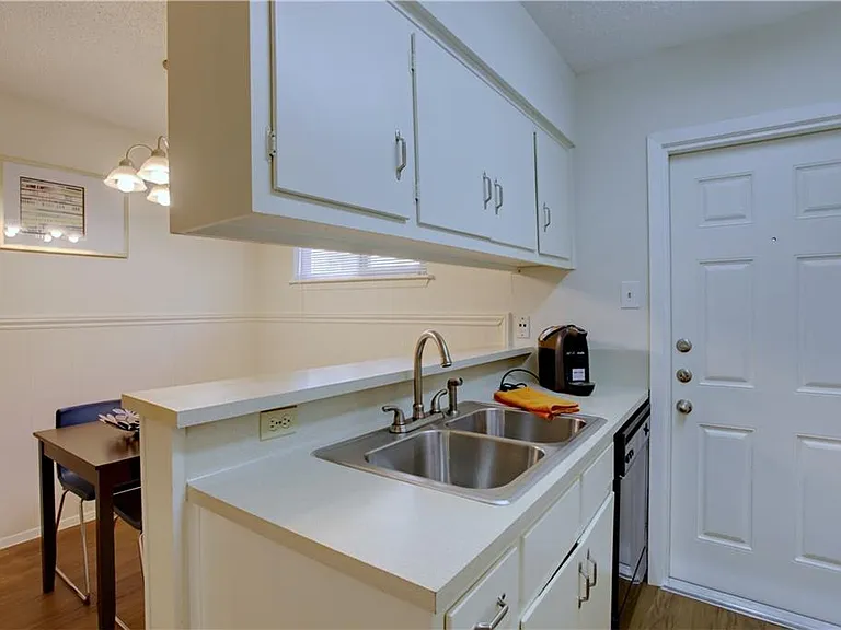 816 W North Loop Blvd #111 — Photo 16