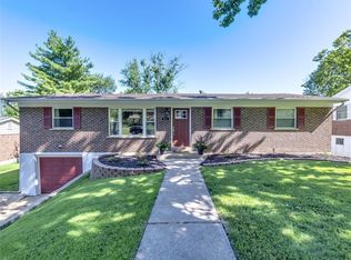 915 Salem Way, Ballwin, MO 63021