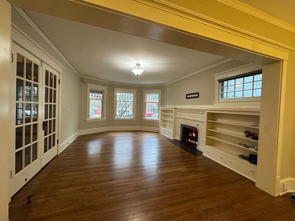 1st image of 3636 Woodland Park Ave N #B