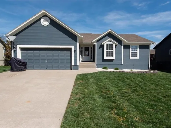 20952 W 227th St, Spring Hill, KS 66083