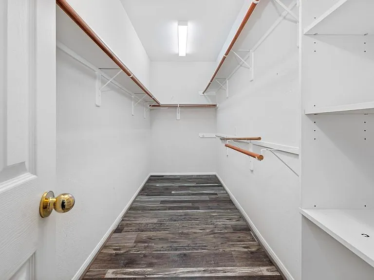 421 Livingstone Ln — Photo 18