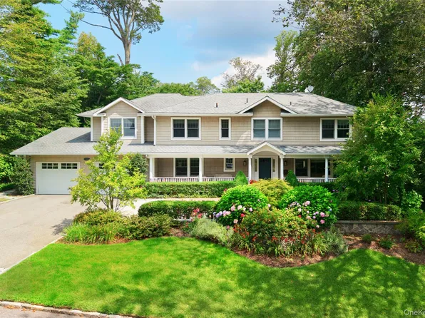 110 Birch Drive, East Hills, NY 11576