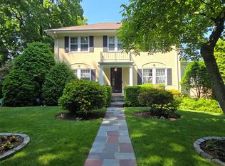 89 Park Dr, Pelham, NY 10803