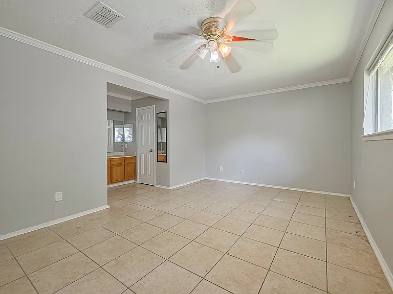 1627 Oakbury Dr — Photo 3