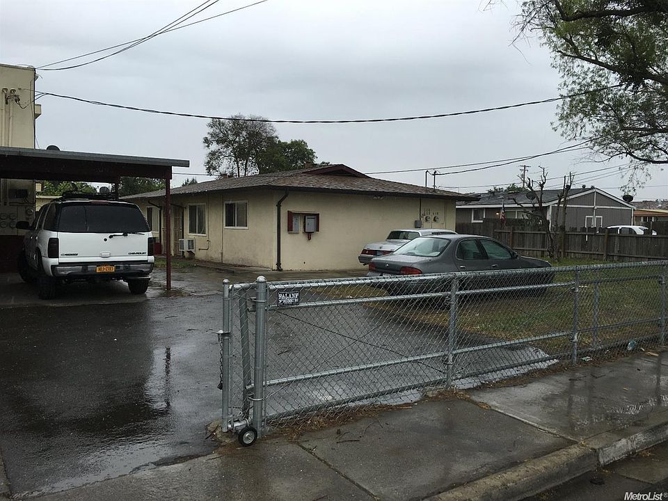 1st image of 608-610 S Soderquist Rd
