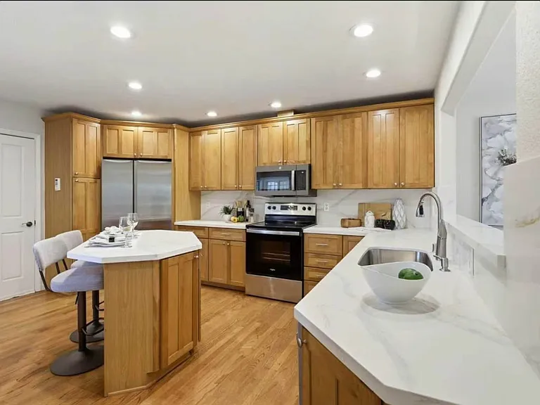 3048 Alexander Ave — Photo 9