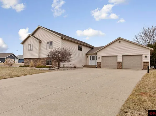 139 Erin Ct, Nicollet, MN 56074