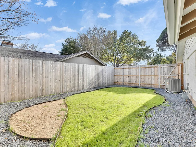 7709 Shoal Creek Blvd — Photo 24