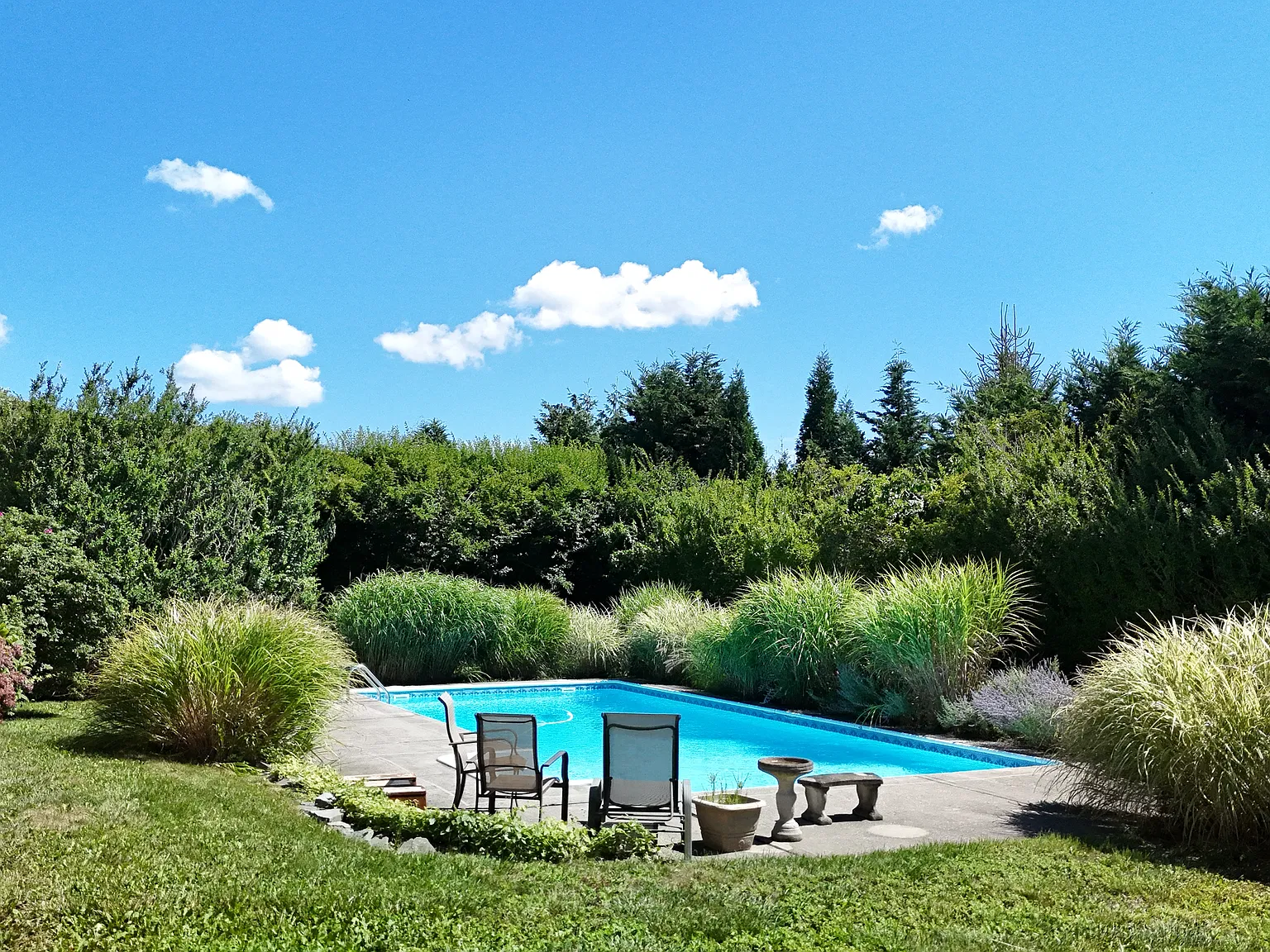 Year Round Rental South of the Highway in Southampton. — Photo 3