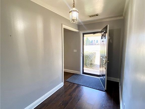 3rd image of 6035 Woodcrest Dr