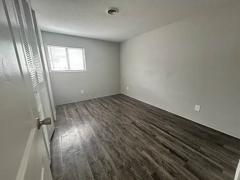 Secor Flats — Photo 51