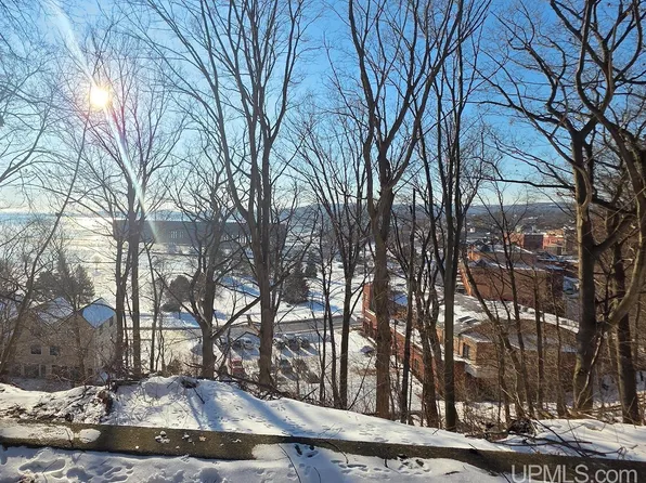 206 E Ridge St, Marquette, MI 49855