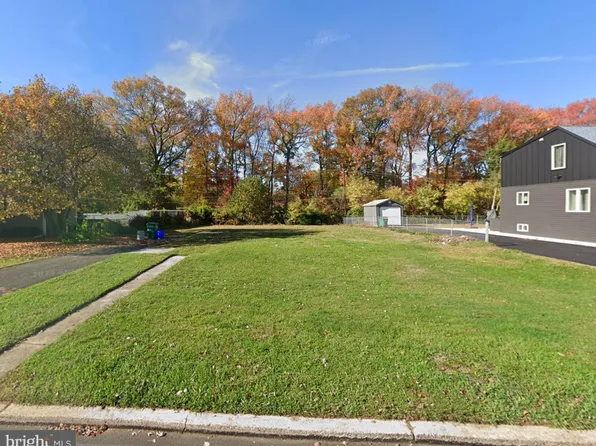 3535 Rockview Dr, Bristol, PA 19007