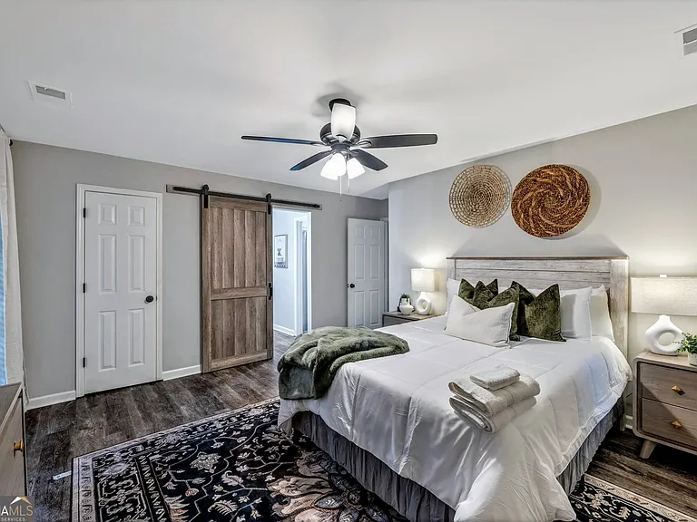 2660 Indian Lake Dr — Photo 16