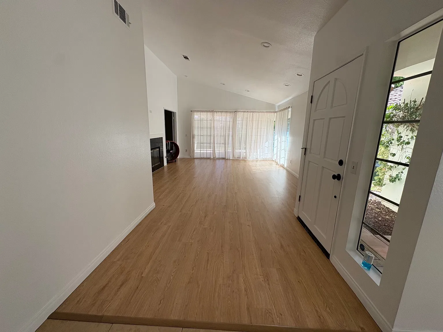 3 bed, 1612 sqft, $2,900 — Photo 2