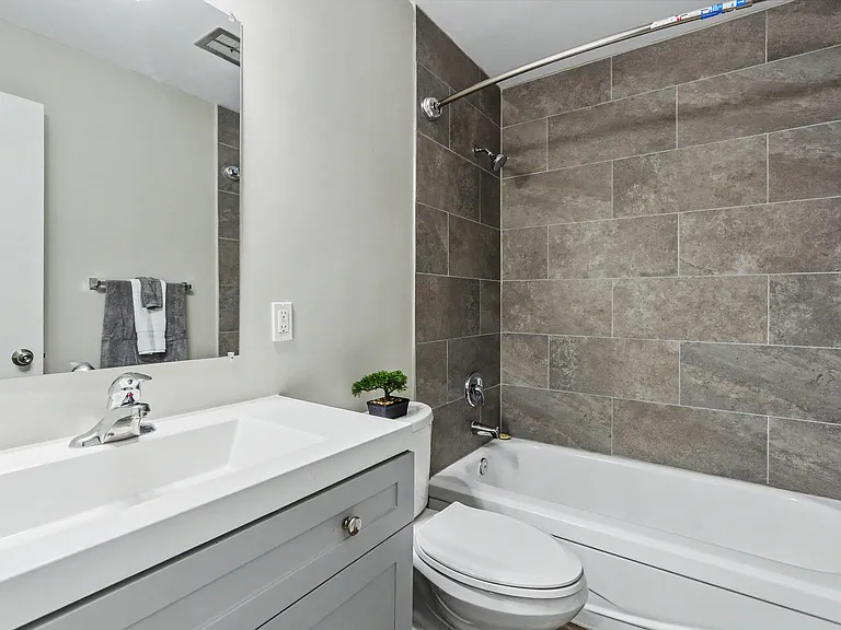 124 Tupper Cres #308 — Photo 11
