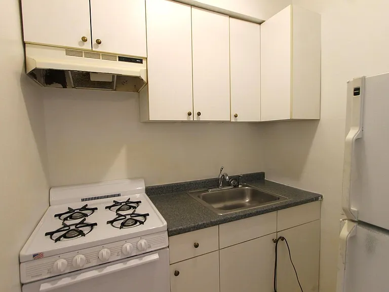 7174 Germantown Ave — Photo 10