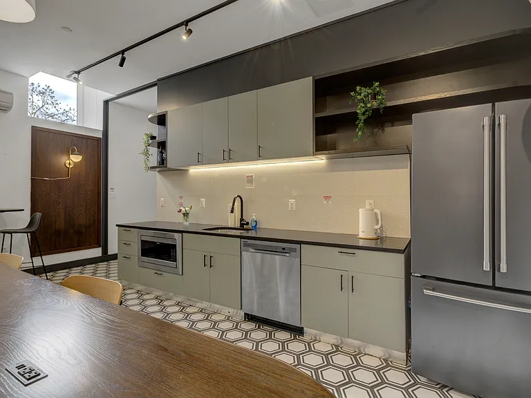 186 N 6th St #401 — Photo 33