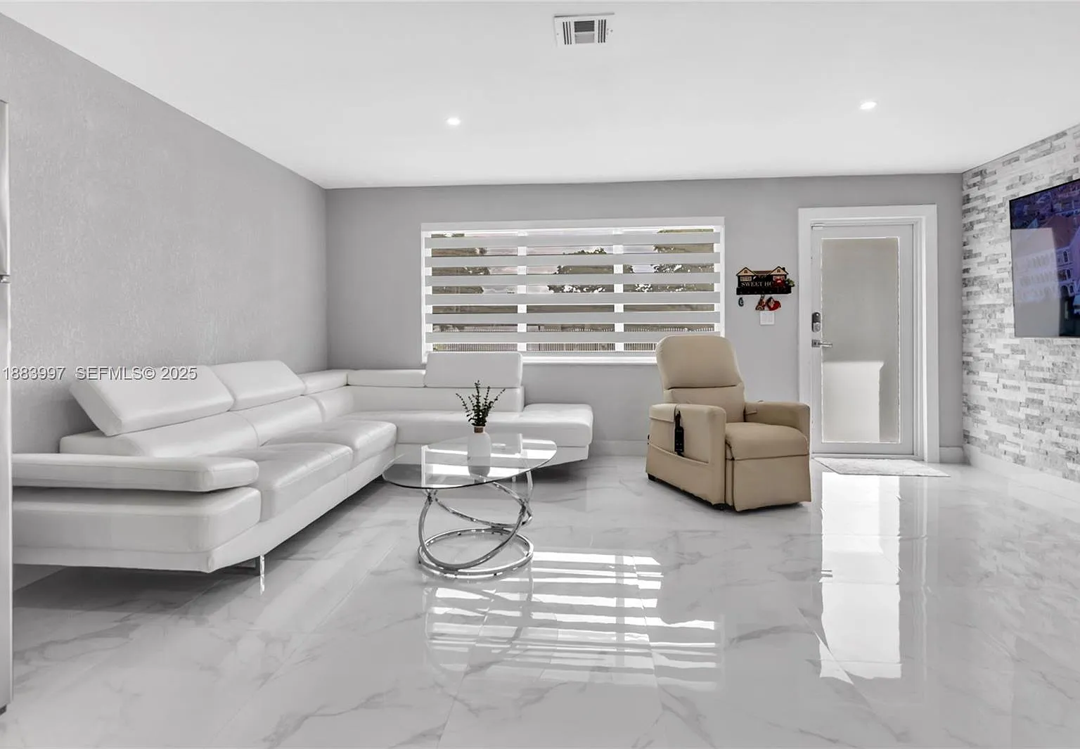 4 bed, 1680 sqft, $4,400 — Photo 4