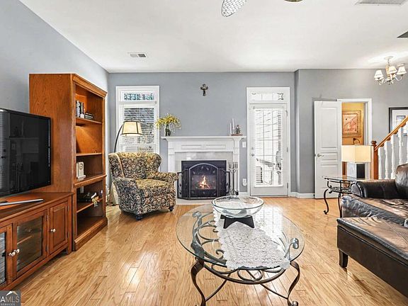 4th image of 839 Scales Rd