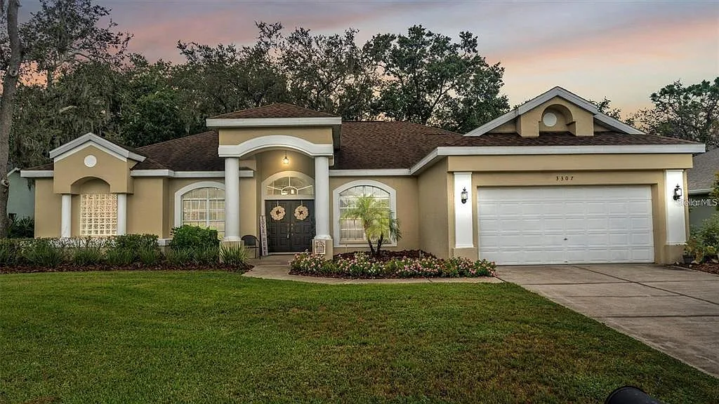 4 bed, 2.0 bath, 2169 sqft, $2,750 — Photo 1
