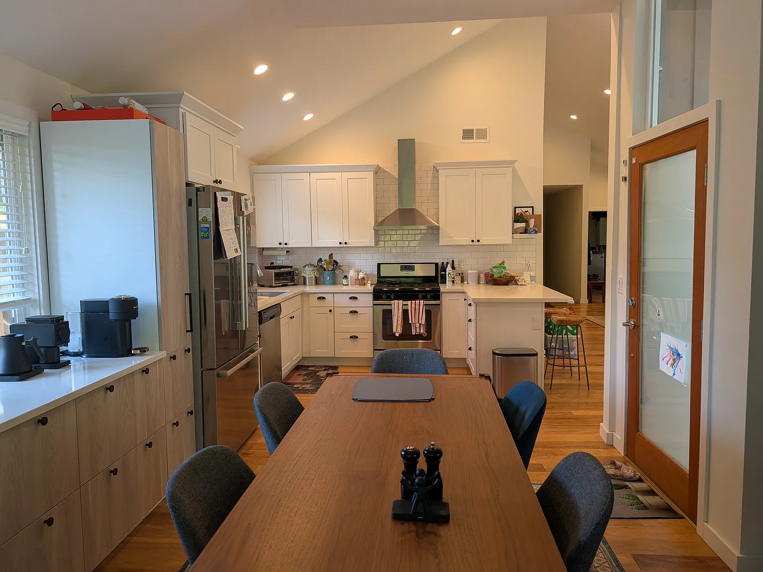 4 bed, 2740 sqft, $5,200 — Photo 3