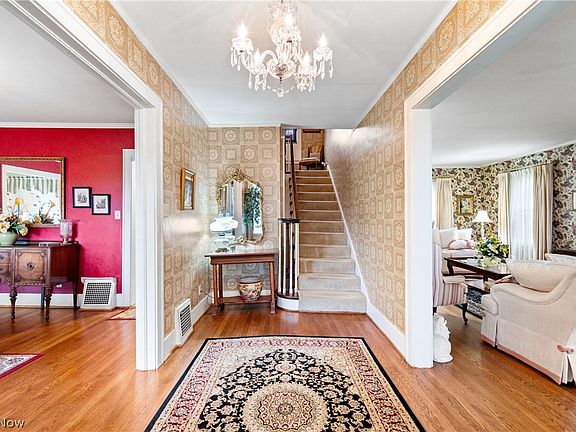 4th image of 422 Saint Clair Ave