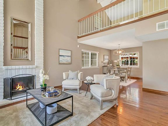 4th image of 1047 Village Oaks Dr