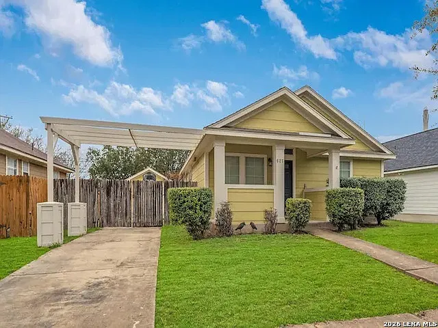 3 bed, 2.0 bath, 1192 sqft, $2,200 — Photo 2