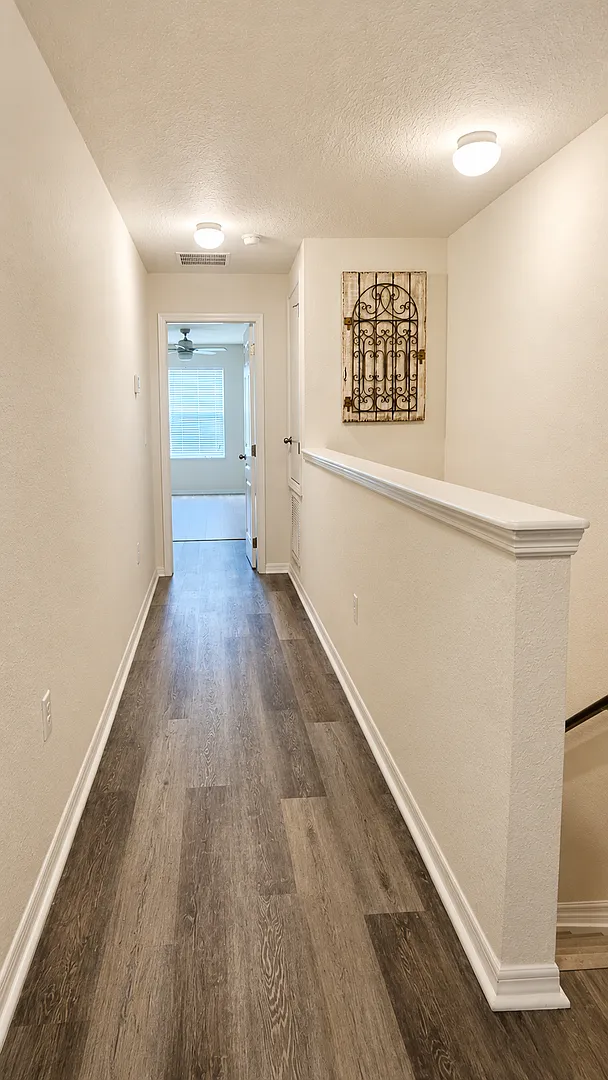 Beautiful Corner-Unit Townhome in a Gated Community! — Photo 4